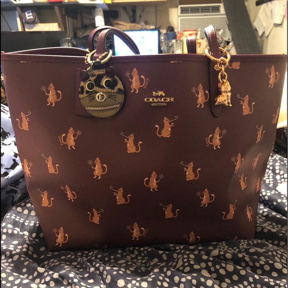 **SOLD**Coach Reversable Party Cat Tote - Picture 4 of 13